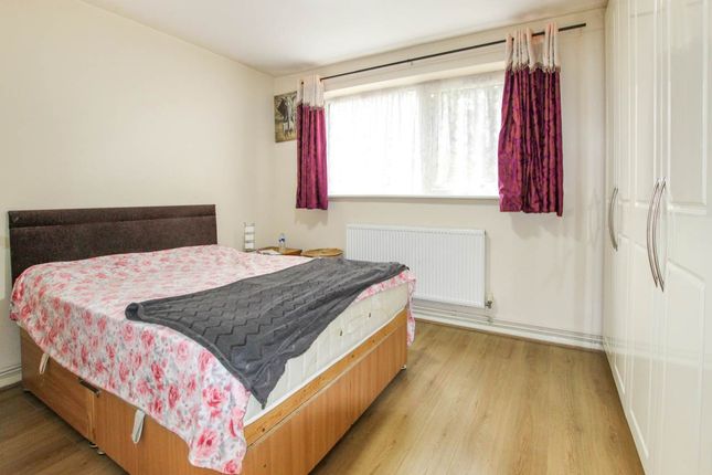 Hazelmere Drive, Northolt Middlesex photo 5