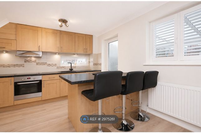 Crestwood Court, Sheffield photo 3