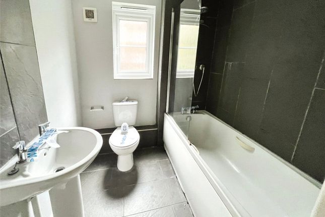 Flat 1, 17, Brick Kiln Way, Warwickshire photo 3