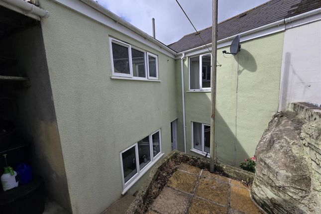 12, Laburnum Row, Callington photo 4
