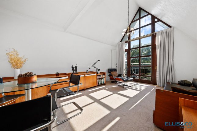 Thumbnail Flat for sale in Hamilton Square, Sandringham Gardens, North Finchley