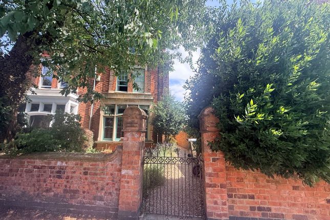 41, Headlands, Kettering photo 2