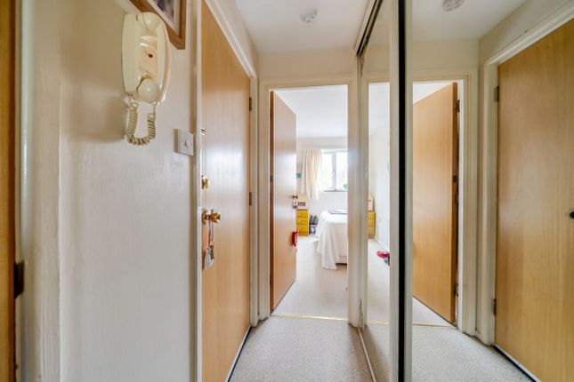 104, Adams Way, Hampshire photo 4