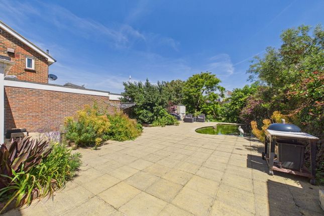 10, Falcon Close, Shoreham-by-sea photo 3