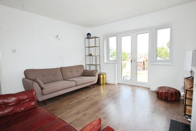 52, Rydal Avenue, Reading photo 3