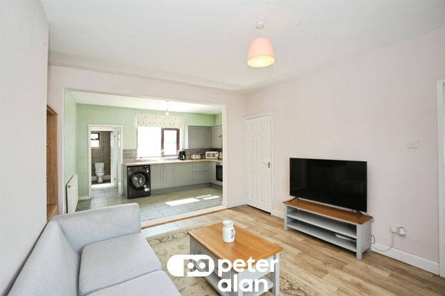 85, Gelligaer Road, Hengoed photo 4