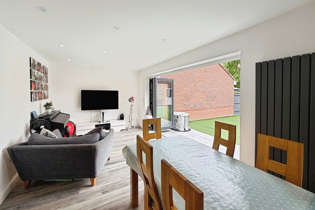 23, Fawn Drive, Hampshire photo 3