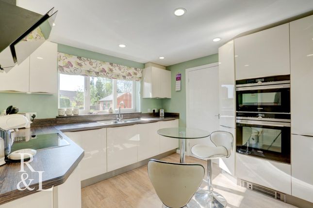 31, Blackthorn Way, Swadlincote photo 3