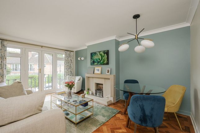 28, Shaef Way, Teddington photo 2