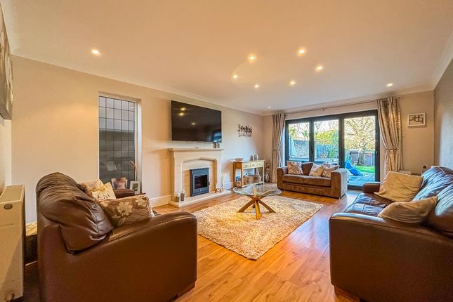 97a, Rayleigh Avenue, Leigh-on-Sea photo 2