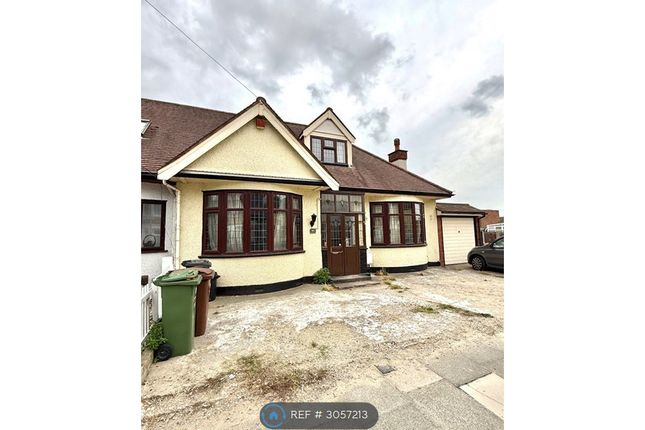 3-bed bungalow on Whalebone Grove, Romford, £2,600/mo