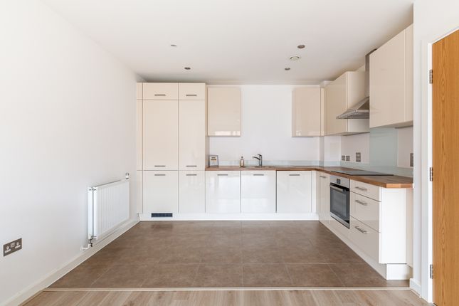 Flat 59, Russell Square,, Russells Crescent, Surrey photo 3
