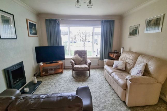 28, Fairlawns, Surrey photo 3