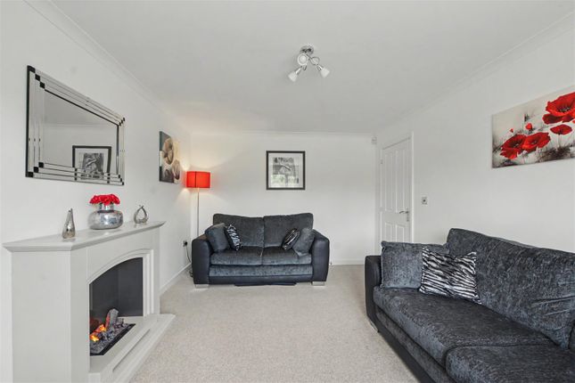 18, Wash Meadow Close, Derbyshire photo 4