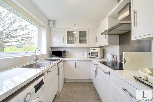 8, Dell Farm Road, Ruislip photo 4