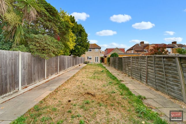 44, Desford Way, Ashford photo 3