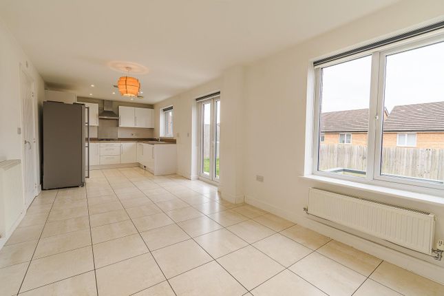 9, Rhoose Way, Barry photo 4