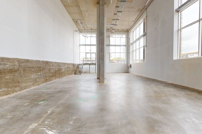Thumbnail Commercial property to let in Waterline Way, London
