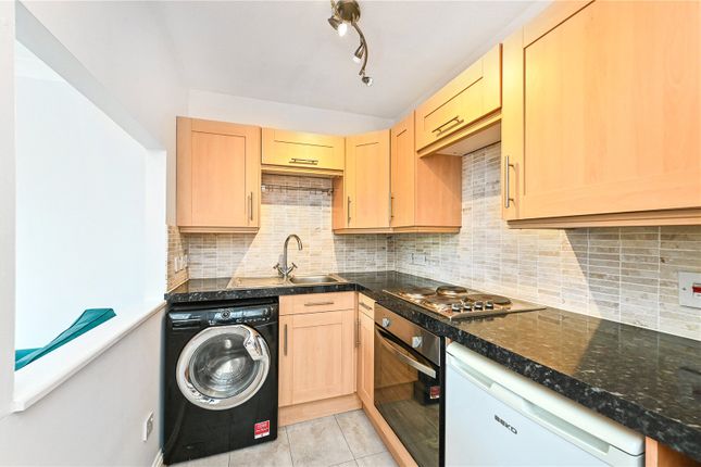 15, Meon Close, Petersfield photo 2