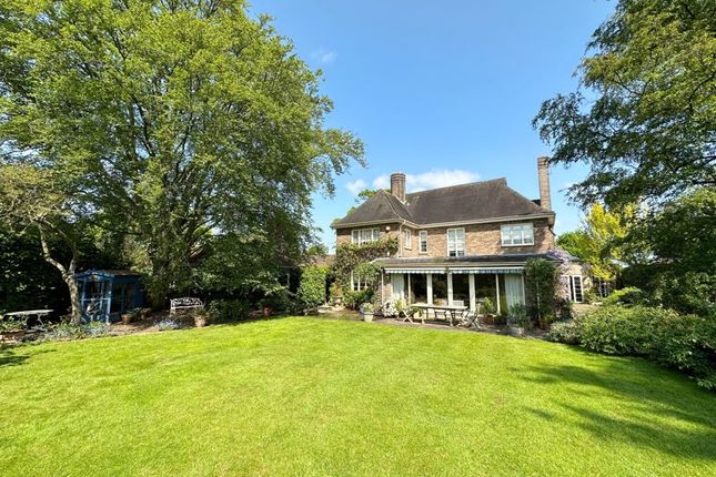 Detached house for sale in Belton Lane, Grantham