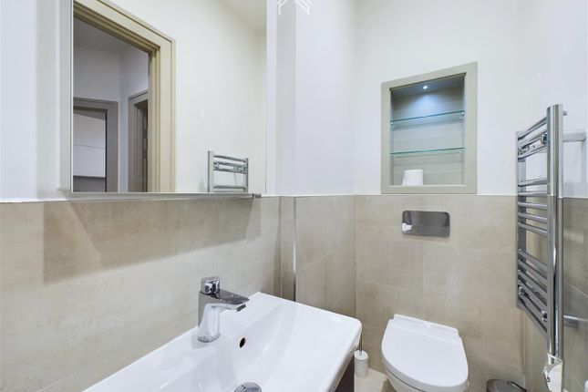 329873, Flint Court, Finchley, London photo 3