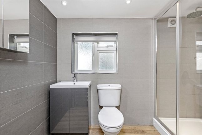 Flat to rent in Donne Place, London