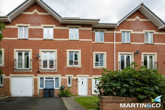 Town house for sale in Anchor Crescent, Hockley