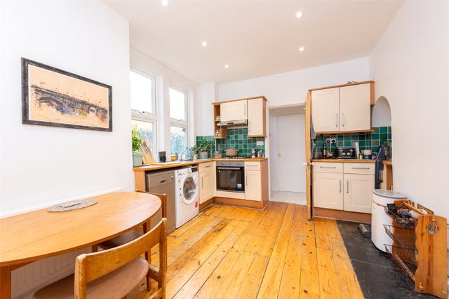 Flat for sale in Cricklade Avenue, Streatham Hill, London