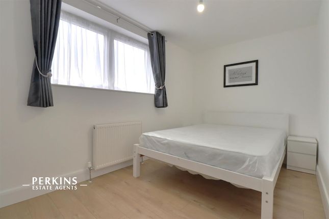 Flat 12 Holmfield, Crawford Avenue, Wembley photo 4