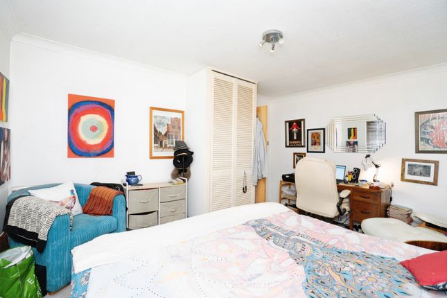3, Holly Court, Pulborough photo 4