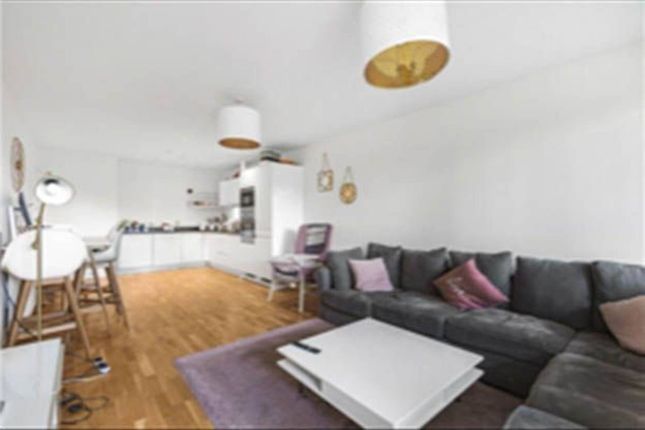 Flat for sale in Upper North Road, Canary Wharf, London