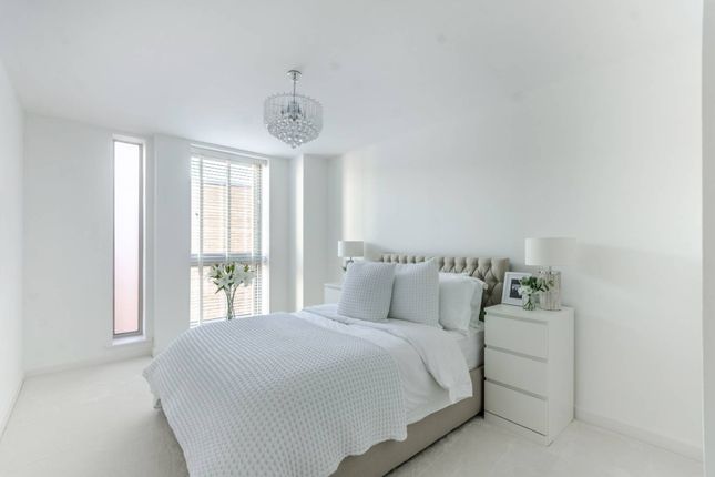 Flat for sale in Bromley Road, Beckenham Hill, London