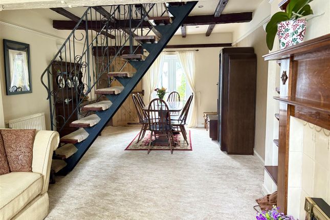 Through Lounge / Dining