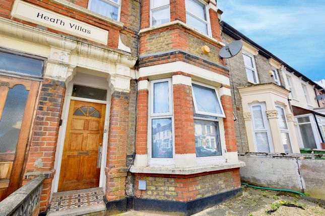 Flat to rent in Meanley Road, Manor Park