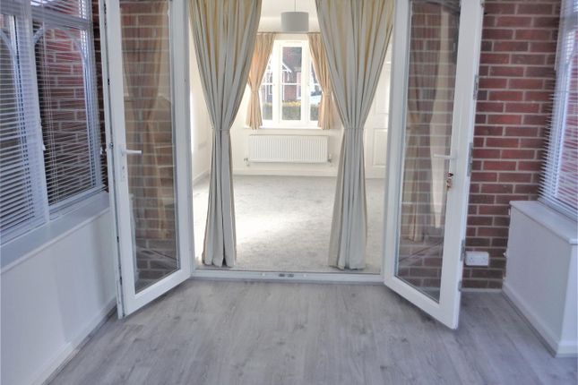 97, Globe Court, Calne photo 4