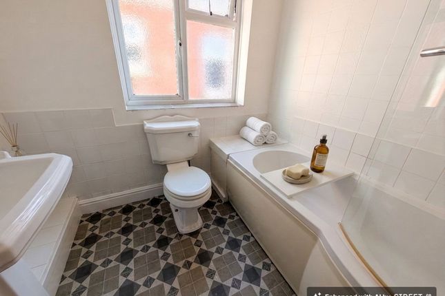 First Floor Flat, 13 High Road, Southampton, Southampton photo 4