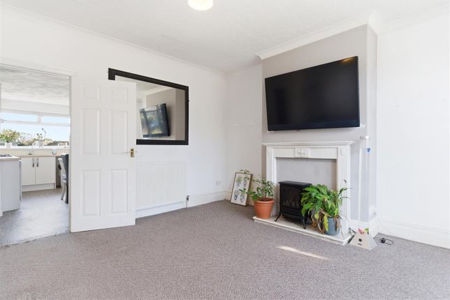 30, Lascelles Avenue, WITHERNSEA photo 3