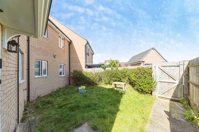 46, Paradise Orchard, Aylesbury photo 4