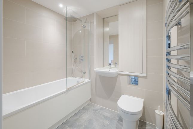 Flat 24, Lewis House, 85, Canonbury Road, London photo 4