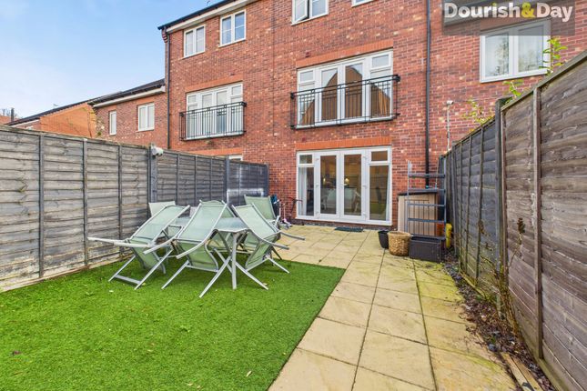 15 Holden Park, Stafford photo 4