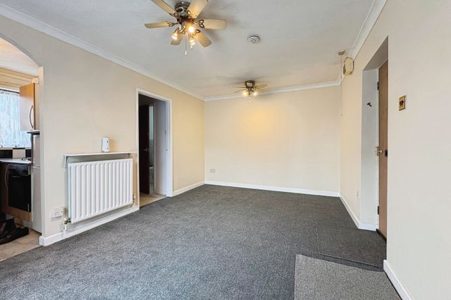 8, Bicknell Gardens, Yeovil photo 4