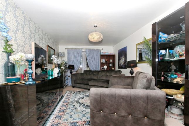 1, Manor Drive, Peterborough photo 3