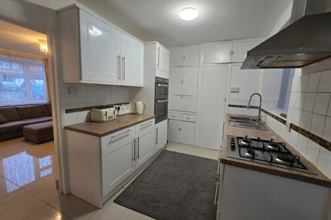 68, Berwick Road, Borehamwood photo 5