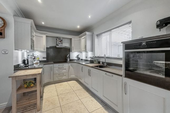 32 Scholes Lane, Manchester photo 2