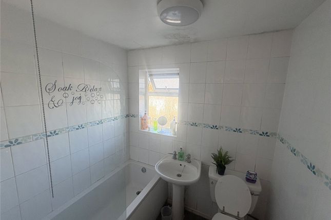 Room 4 (Upstairs Small), 51, Birch Road, Bristol photo 2