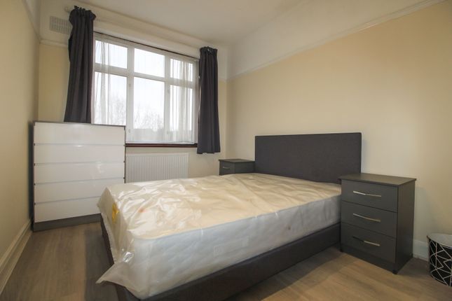 Room to rent in Kenton Gardens, Kenton, Harrow