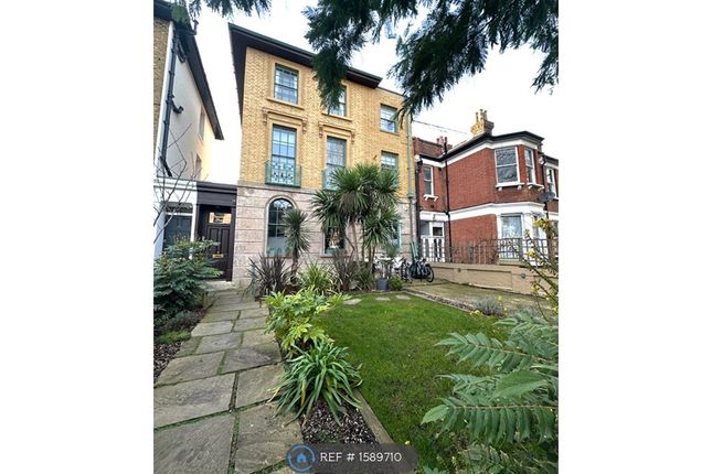 Thumbnail Flat to rent in Thornhill Road, London