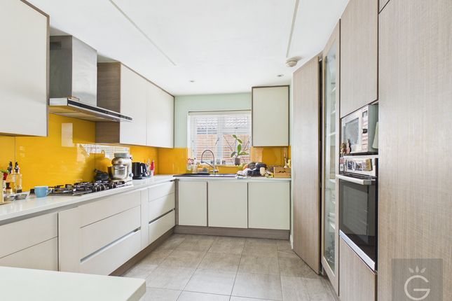 5, Brompton Close, Reading photo 4