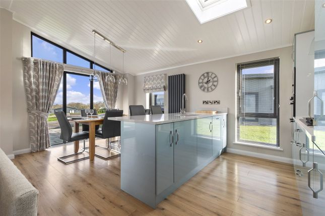 Swan Lake Lodge, 34 Penally Grange,, Penally, Pembrokeshire photo 3