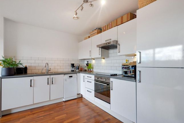 Flat 8, Arden House 52-54 Thurston Road, London photo 4